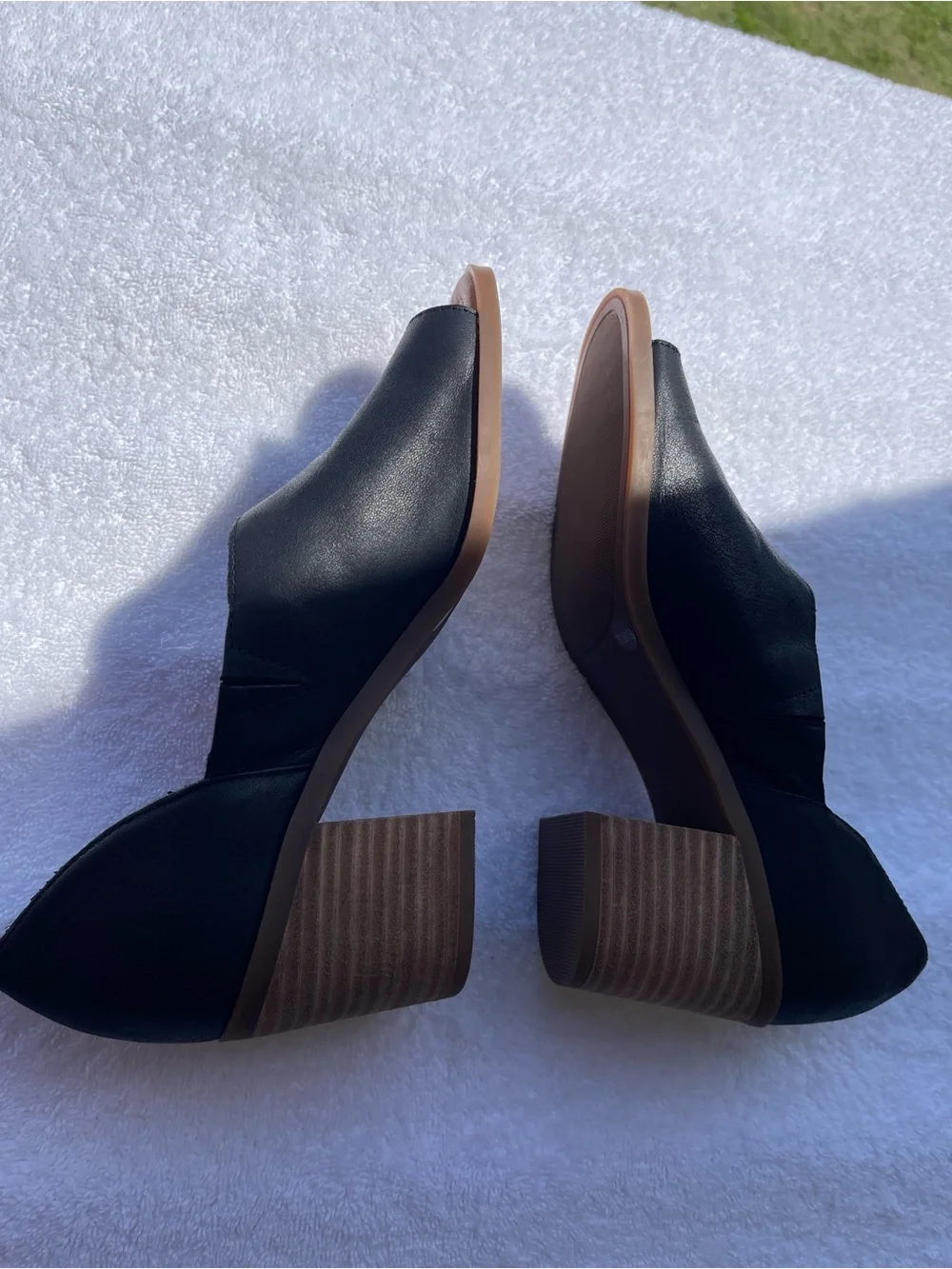 Sole Society Black Leather Peep Toe Cutout Block Heel Sandals Size 8.5M / 39